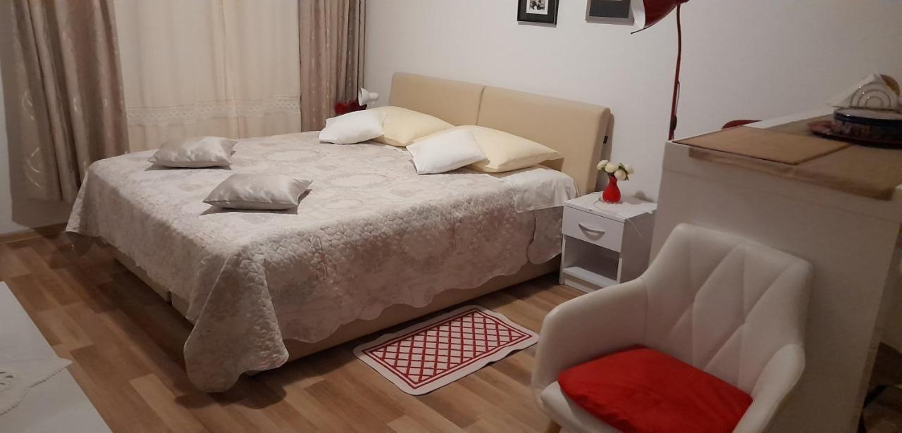 Klara Studio Apartman Спліт Екстер'єр фото