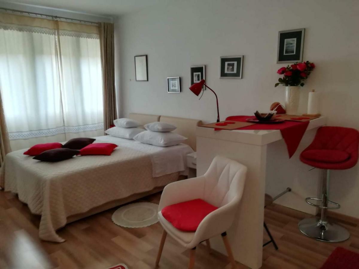 Klara Studio Apartman Спліт Екстер'єр фото