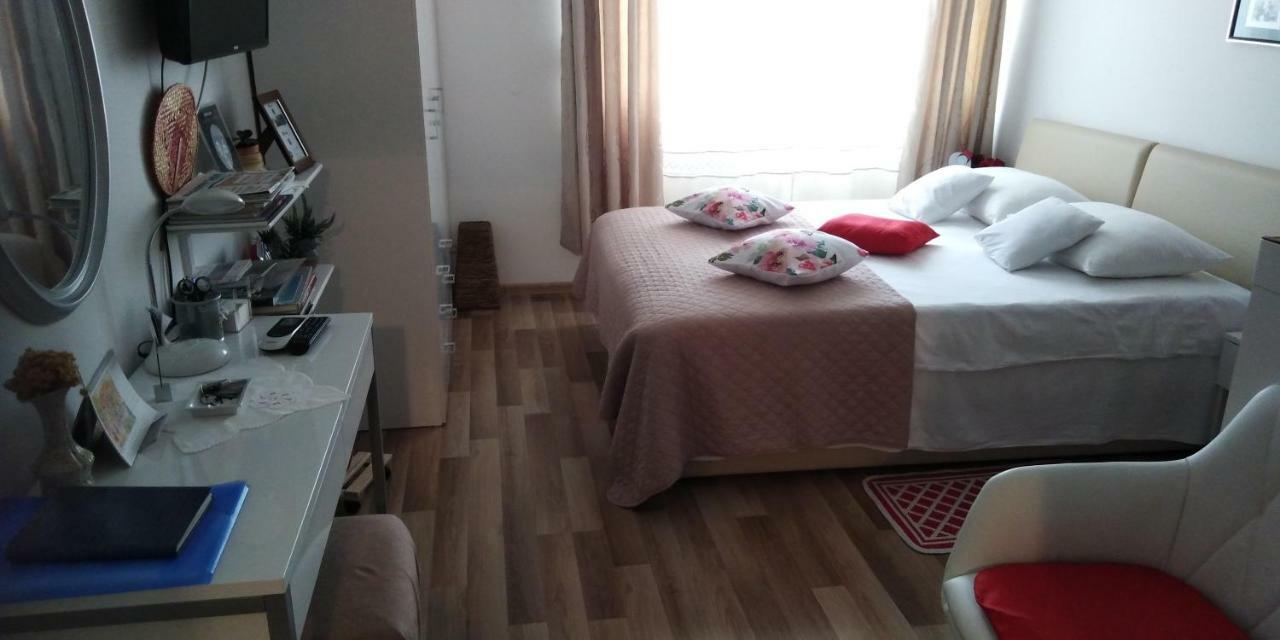 Klara Studio Apartman Спліт Екстер'єр фото